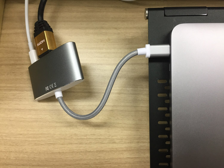 MacBook Pro USB-C マルチアダプタ HDMI Lumsing 接続