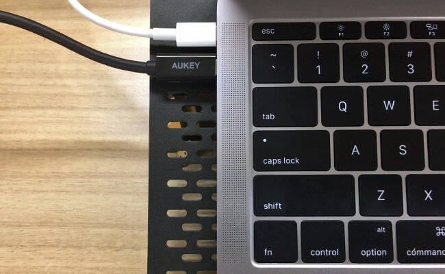 AUKEY CB-C54 を MacBookPro2016 に接続