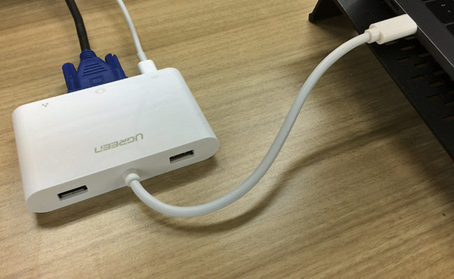 Ugreen USB-C PD VGA マルチアダプター MacBookProと接続
