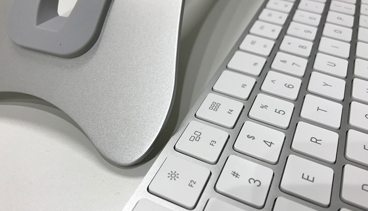 LAMPO アルミ ノートPC スタンド Apple MacBook Pro シリコンゴム シルバー
